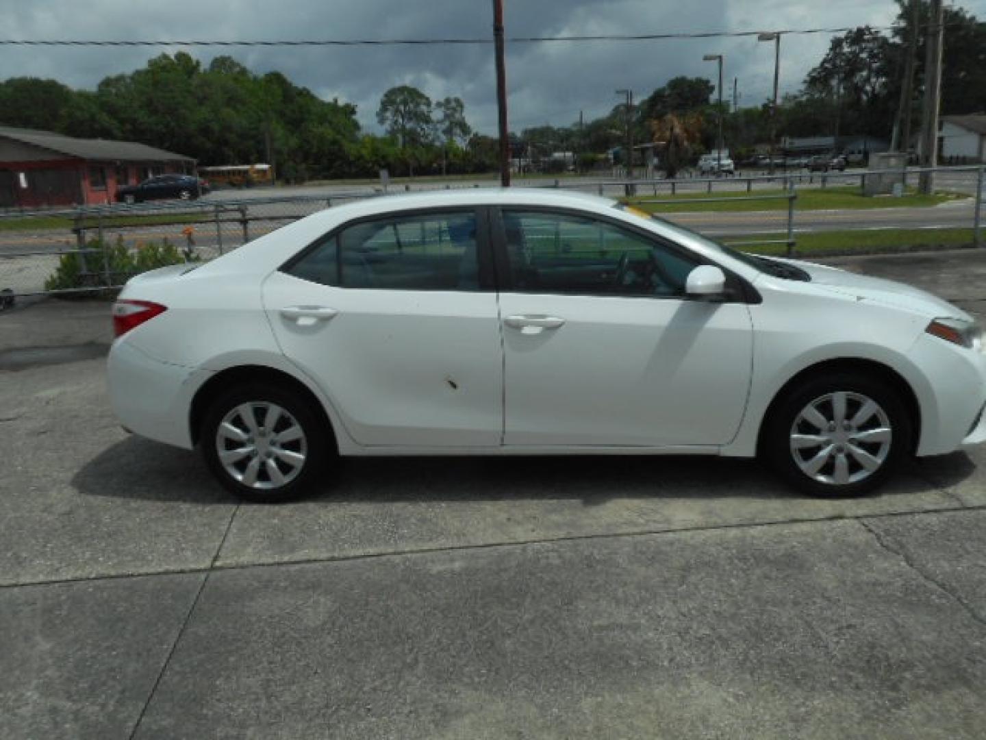 2016 WHITE TOYOTA COROLLA S; LE; L (5YFBURHE9GP) , located at 1200 Cassat Avenue, Jacksonville, FL, 32205, (904) 695-1885, 30.302404, -81.731033 - Photo#4